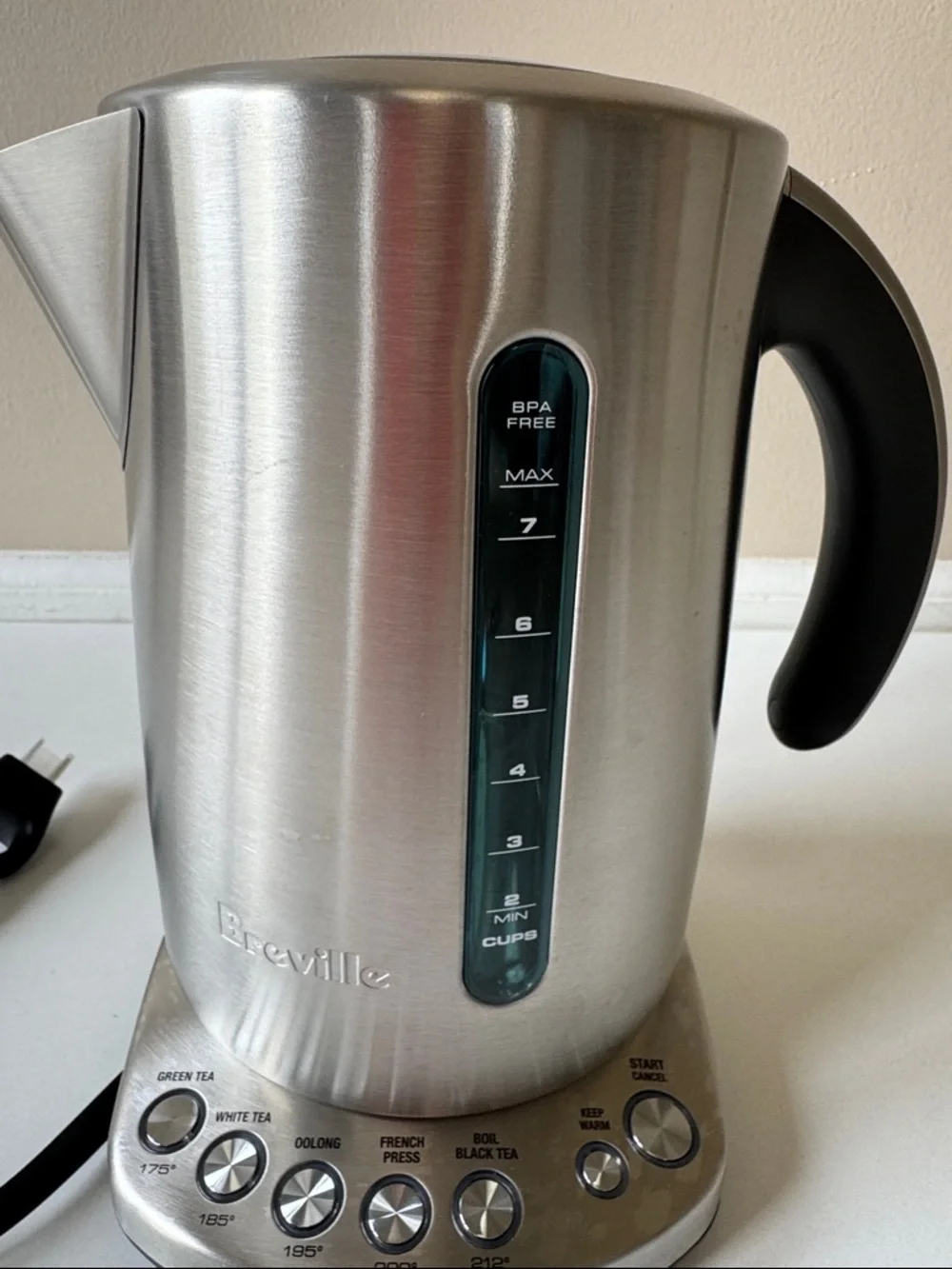 Breville BKE820XL Kettle 7-Cup Electric Kettle Brushes Stainless Steel - Picture 4 of 13